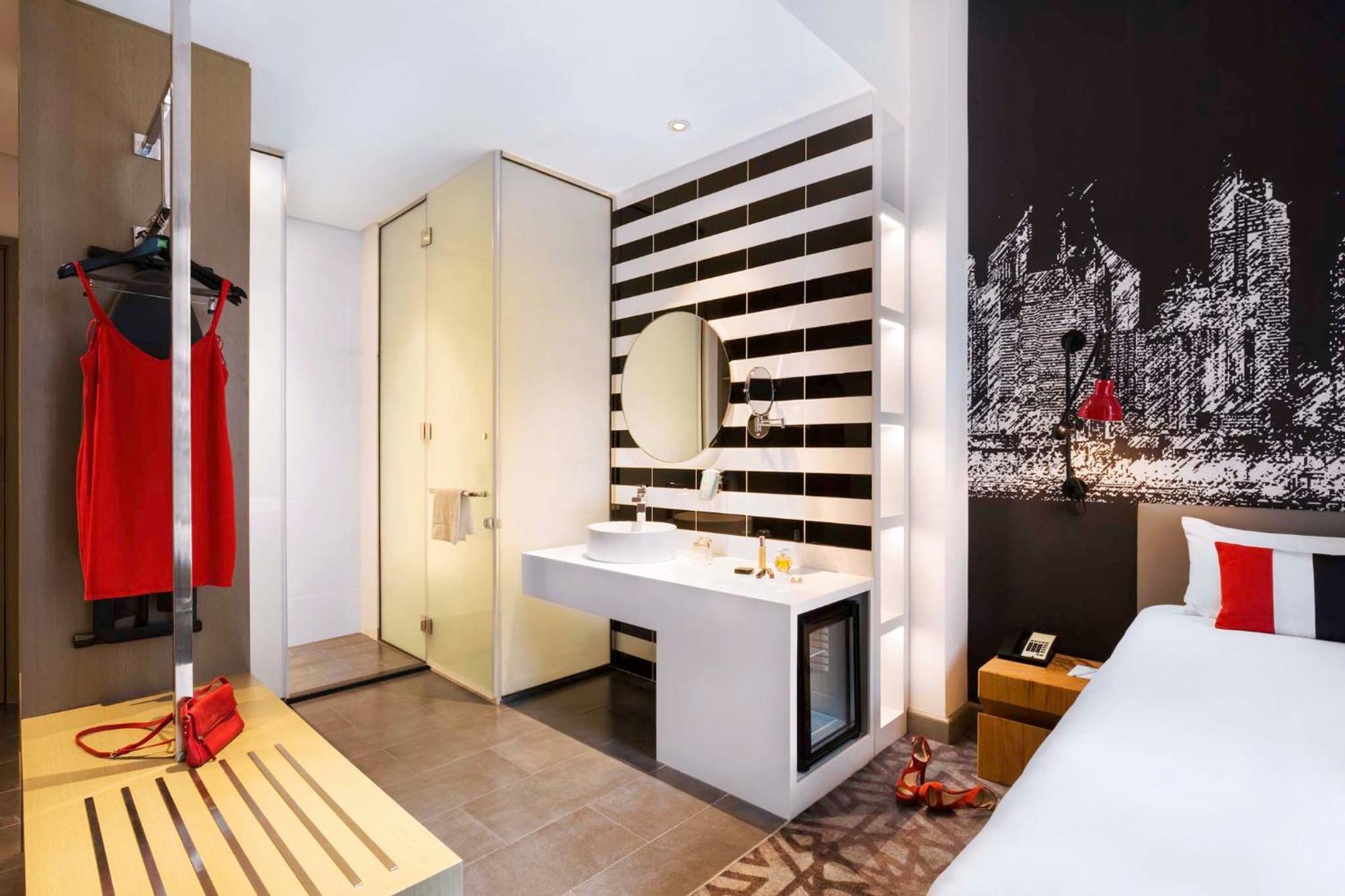 King Room - DXB Free Airport Pick up & Drop off T1&T3, Free Shuttle Service to La Mer Beach, Dubai Outlet Mall & Dubai Festival City,1705088921:JPEG